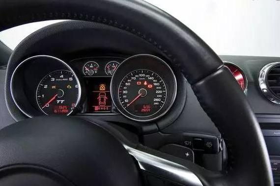 开车1年不会判断前后车距？这方法一看就会