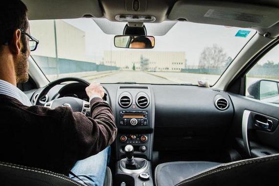 开车时“别碰”这8个按钮，很危险！