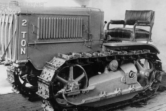 85年风雨历程，小松推土机发展史（上）