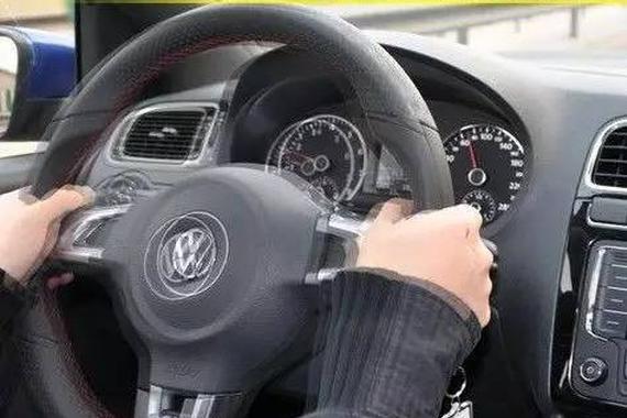 方向盘抖动咋回事？给你一个完美的解释！