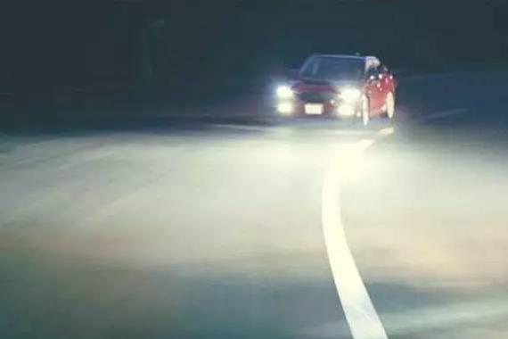 老司机也不见得会这么开车！