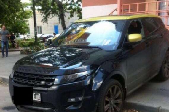 路虎停在急救车通道, 被保安大爷狠狠教训