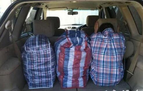 每日趣图|应该放个木板凳比较舒服