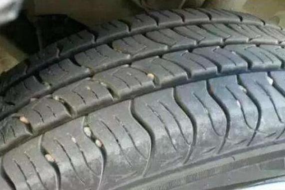 轮胎花纹可不是摆设！7个常见花纹小秘密！