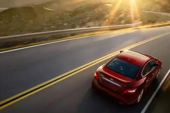 轮胎缝里小石头，不清理随时会有大麻烦