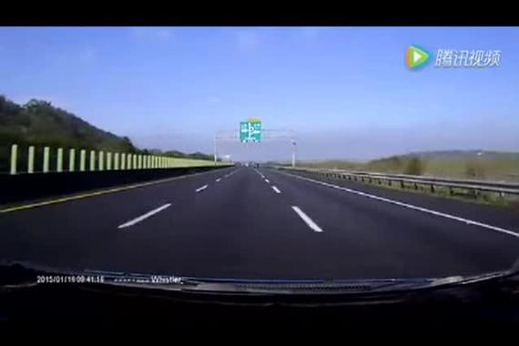 视频：安全带是生命带！自觉系好安全带