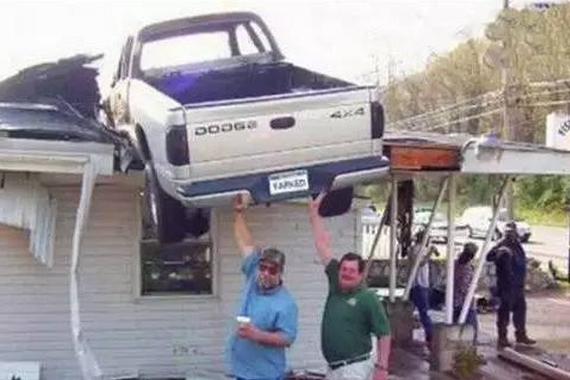 这才是老司机！开车跟开飞机一样