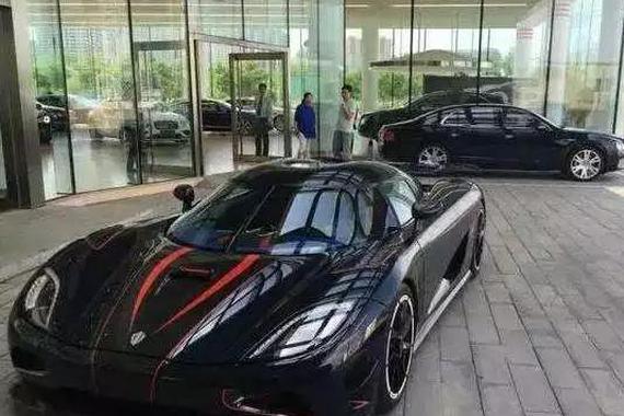 什么叫超跑，这车保养一次花费一台奥迪