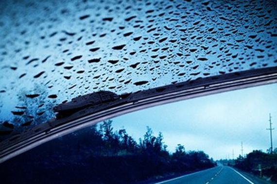为什么自动雨刮器能感应雨量?
