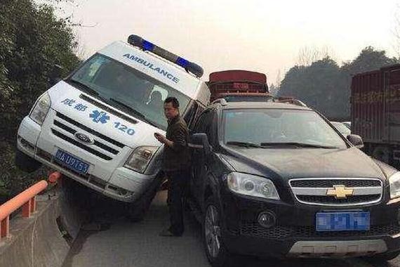 高速上5种扣6分开车的行为！