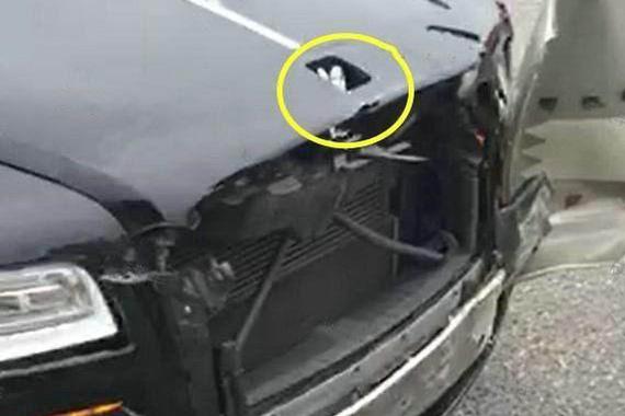 为偷劳斯莱斯车标，小偷居然把头给撬开了