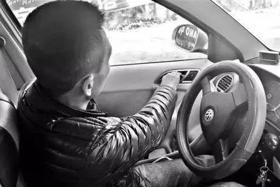 还尝试荷兰式开车门，你不适合碰车