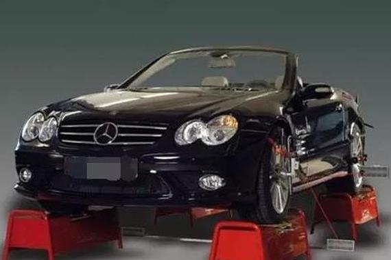 开车越开越偏怎么纠正？