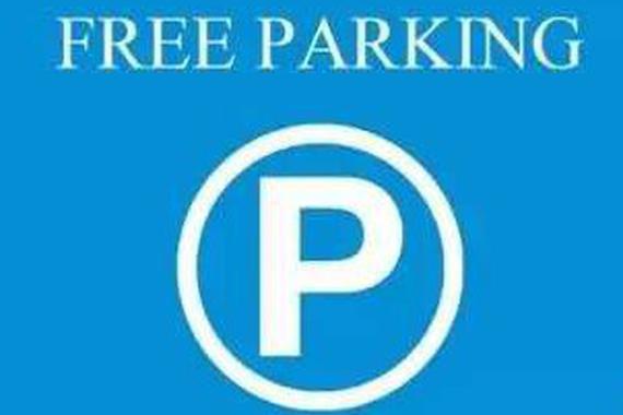 车在商场的免费停车场被刮擦了，怎么办？