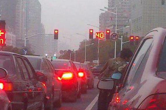 这7种情况下的刹车技巧，能防追尾