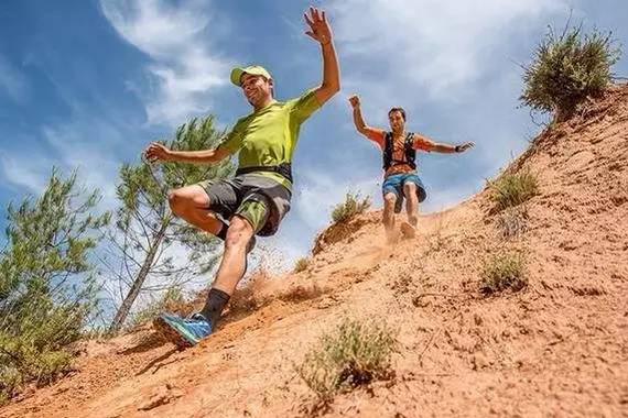 牢记这4点，稳稳驾驭越野下坡跑