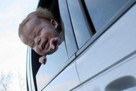 为何有的车后排窗户不能一降到底？