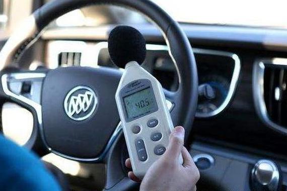 车一开起来，沟通基本靠“吼”！