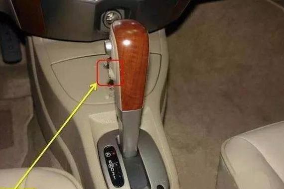 超车键怎么用?这个都不会那就太逊了！