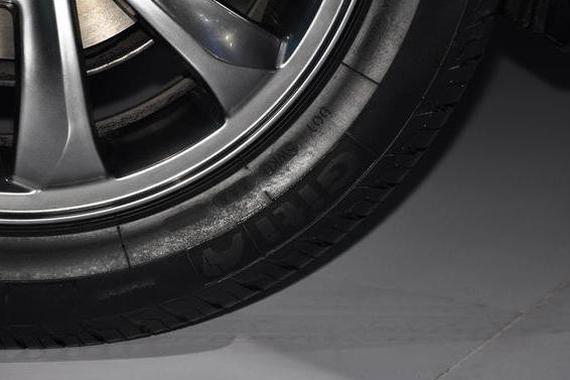 新轮胎应该放在前轮还是后轮