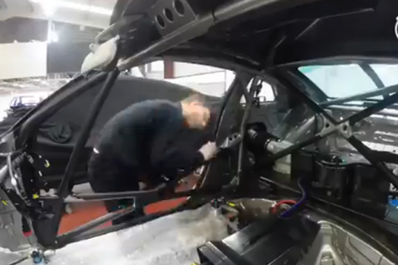 视频：超酷！GT-R Nismo生产过程