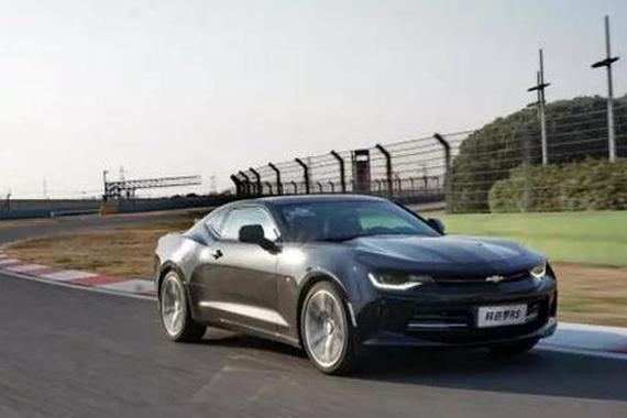 拿台跑车去做碰撞测试结果会是怎样……