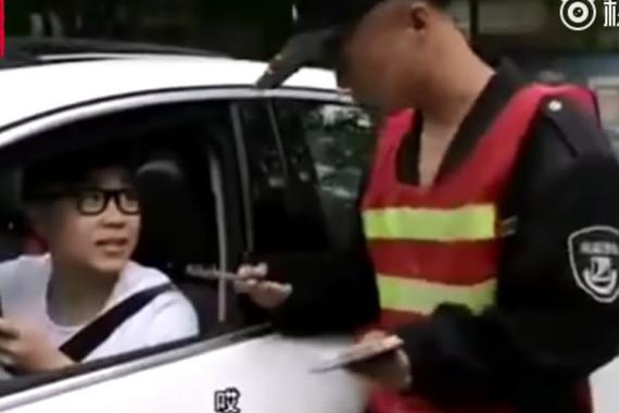 视频：教你一招！以后的停车费都能免去