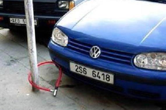 呆萌老外的锁车方式，你见过吗？