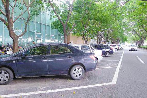 这种停车位，90%的驾校都没教过你怎么停