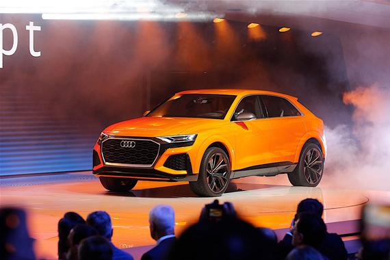 奥迪Q8概念车亮相 双电机混动效率惊人