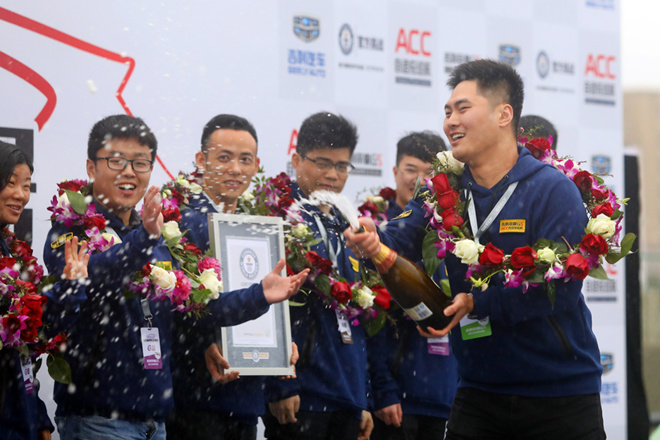 153位帝豪GS车主成功挑战吉尼斯世界纪录