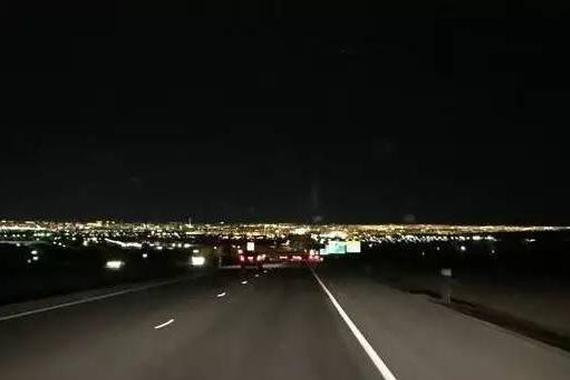 为什么高速公路有的有路灯，有的没有？