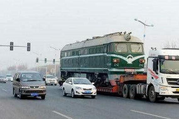 在大货车面前，避开这5地方才安全！