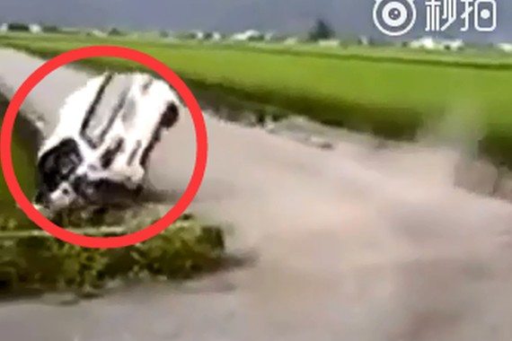 视频：大写的尴尬！漂移装逼失败最为致命