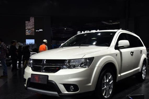 这台车让交警道歉，还自带防盗，不止神奇