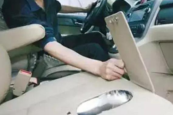 车载厕所到底怎么用？汽车不靠谱发明盘点