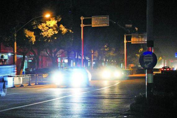 为何美国人不爱用远光灯？