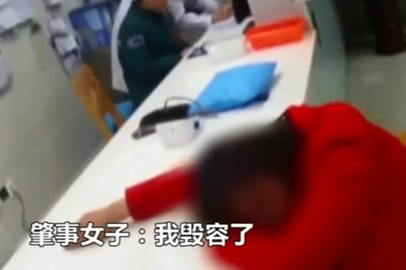 视频：女子醉驾  声称“毁容就嫁给交警”