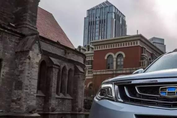 离开一场冬的风雪，踏进一次春的热烈