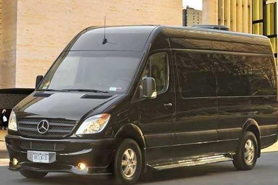 2018款奔驰斯宾特谍照曝光 外形将有大改