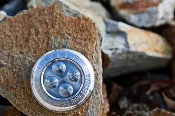 这个汽车上最不起眼的东西，却用纯银打造