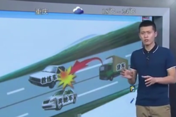 视频：刹车失灵撞奔驰太贵，转撞教练车