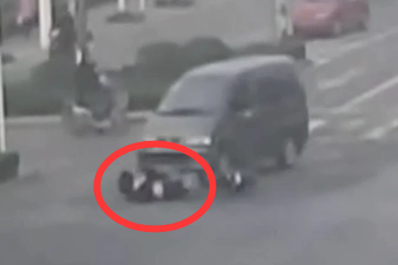 视频：他们最后一次闯红灯 因为没机会了