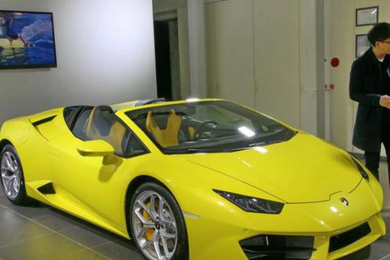 撩妹神器现身 蓝宝坚尼HuracanRWD Spyder