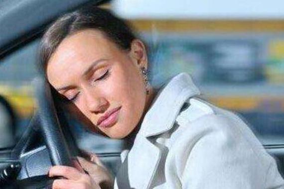 春困秋乏夏打盹 开车遇上春困到底该咋办?