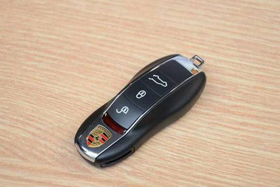 汽车钥匙丢失所花费用，保险公司给不给赔