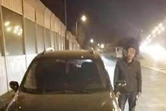 到手不满24小时，这哥们的驾照就被注销了