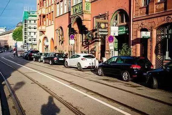 低配连空调都没有？原来外国人这样卖车！