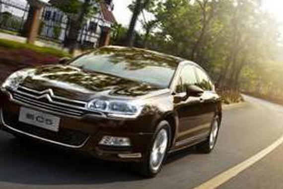 发动机故障灯亮了，还可不可以继续行使？