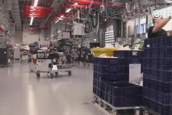 视频：全新奔驰AMG引擎工厂 手工组装
